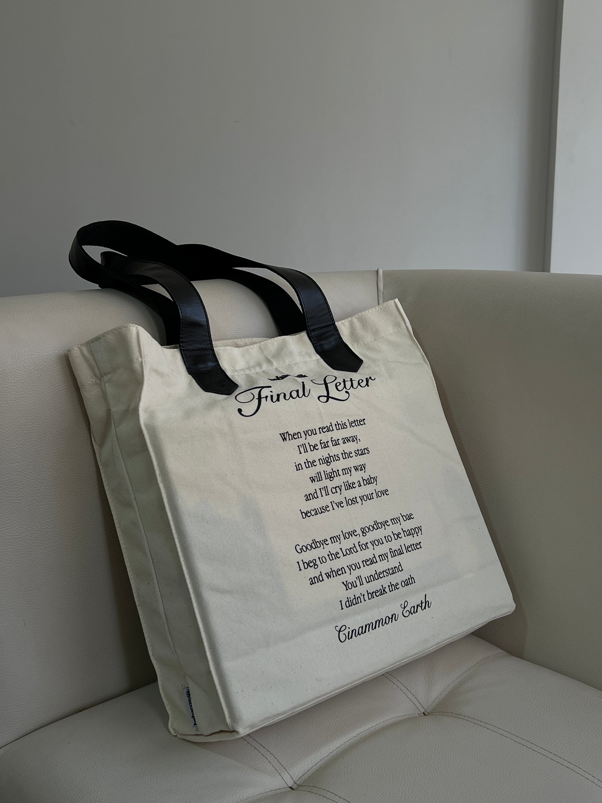 Tote Vak "Final Letter" (tiras de cuero)