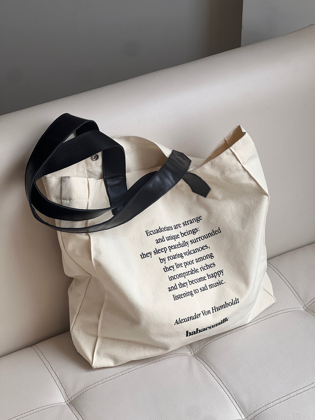 Tote Vak "Not Ecuadorian, Ecuador I am"(tiras de cuero)
